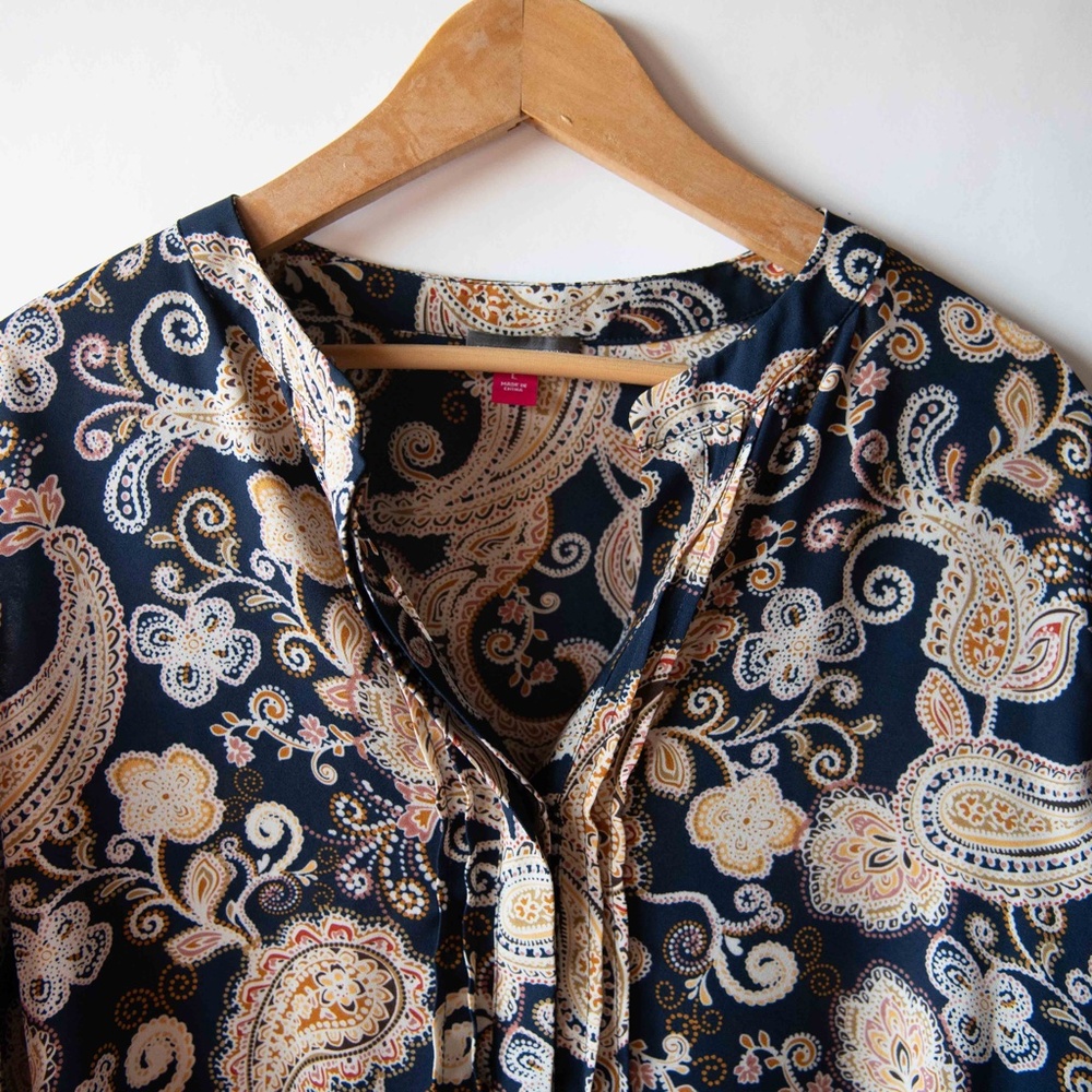 Vince Camuto Glasgow Paisley Flutter Sleeve Blouse - Picture 4 of 11